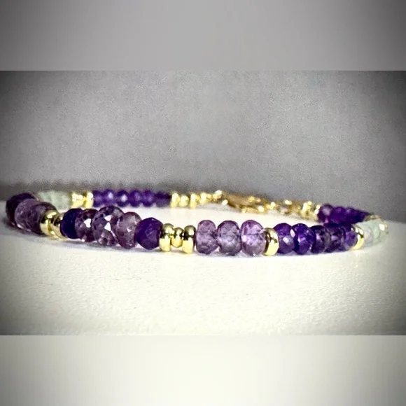 💎SALE💎✨COLOR CHANGING✨ONE OF A KIND✨
Alexandrite, Amethyst Gemstone Bracelet - Picture 8 of 8